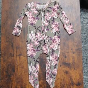 EUC Posh Peanut 9-12mo footed Zippy Green Floral print with ruffles